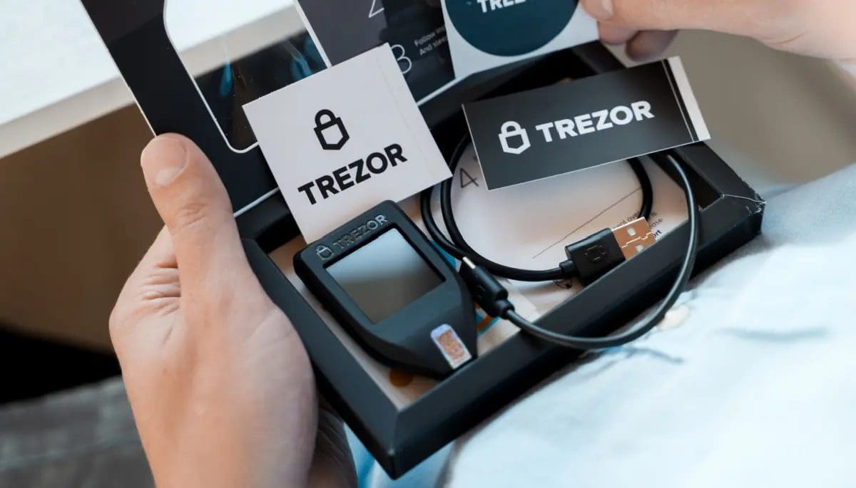 Otra brecha en la empresa de wallets Trezor alerta a los clientes
