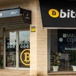 Cajeros de cryptos bajo presión: Cientos de ATM de Bitcoin desaparecen