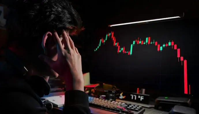 Mercado en alerta: Bitcoin se desploma a su punto más bajo desde mayo