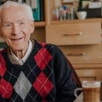 Un hombre de 98 años se hace millonario tras una inversión de 70 años