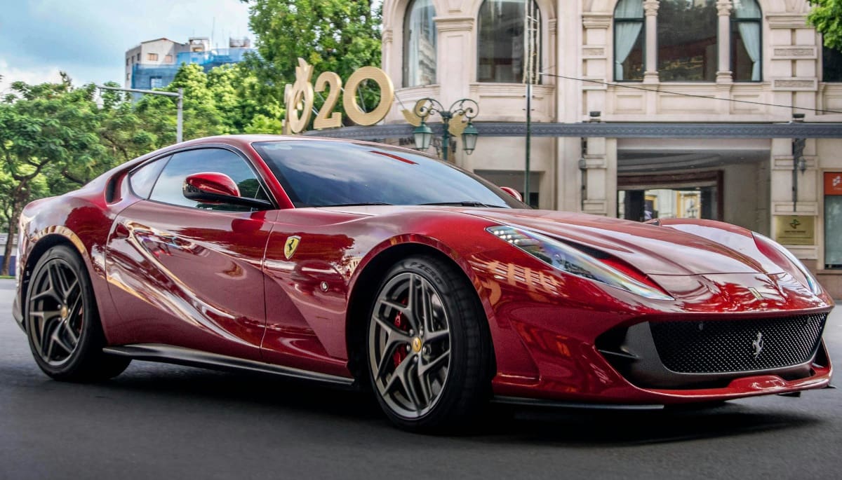 ¿Comprar un Ferrari con criptomonedas? Pronto será posible en España