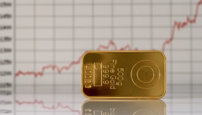 Bitcoin rinde mejor, pero los bancos centrales compran oro en masa