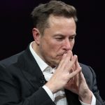 El precio del oro baja, Tesla de Elon Musk sube un 5%