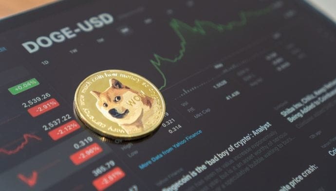 Dogecoin hace una mega subida y entra en zona clave