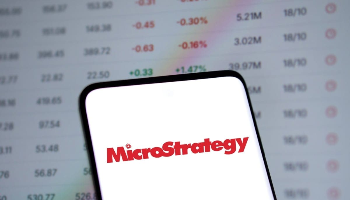 MicroStrategy compra otros 3.000 millones de BTC y sus acciones caen