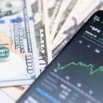 Caída del dólar podría impulsar al crypto mercado, afirma un analista